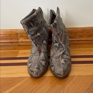 Aldo ankle bottie with heel